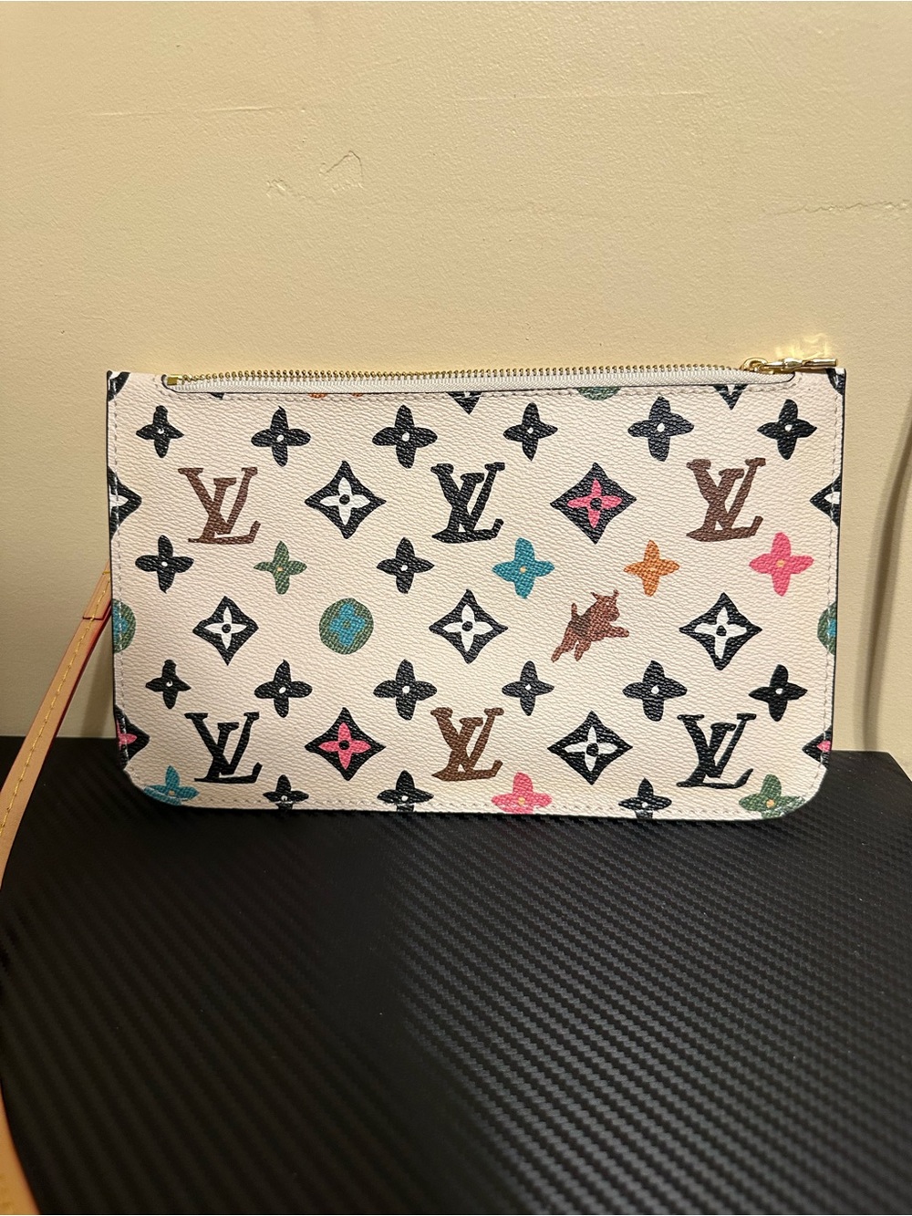 White color full tote - Picture 10 of 13